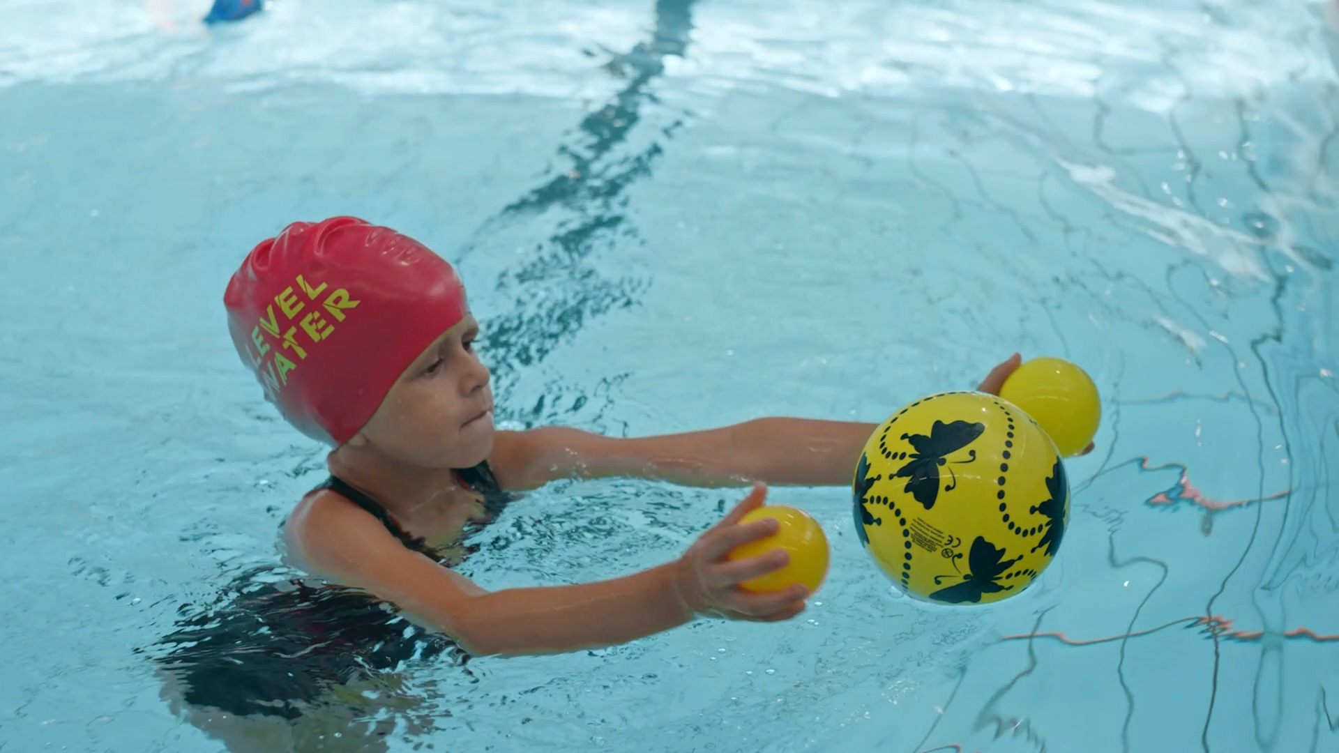 A child takes part in a swimmming lesson.
