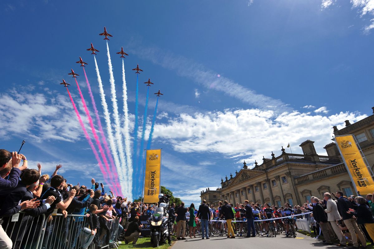 Crowds watch aircraft fly over Yorkshire during Tour de France Grand Départ.